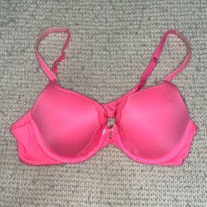VICTORIA’S SECRET “Body by Victoria” bra